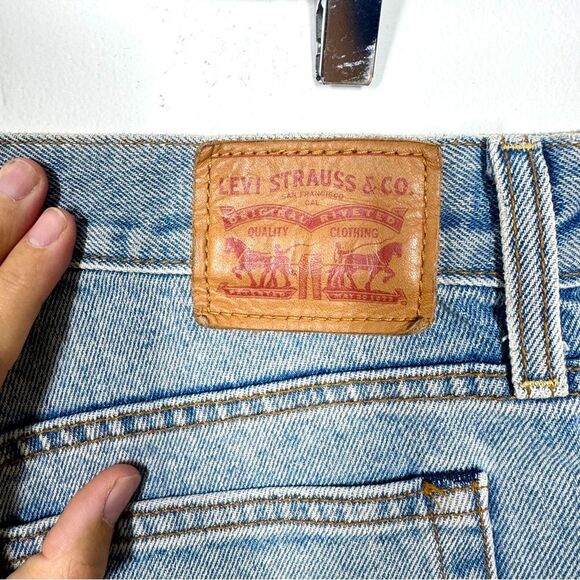 Levi's Women’s Size 32 Blue Denim Cotton Distressed Button Fly Cut Off Shorts - Picture 5 of 9